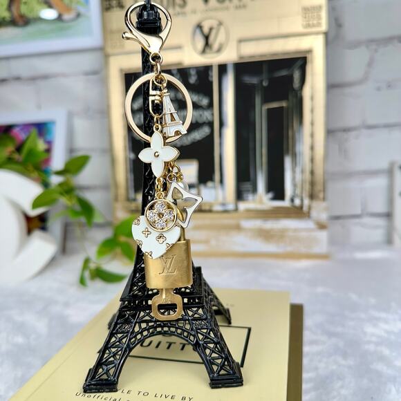 Louis Vuitton Vintage Lock and Key #317 on Paris Heart Keychain Bag Charm CUSTOM - Picture 3 of 6